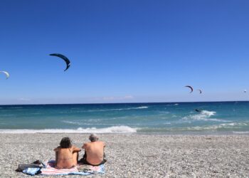 Καιρός: Πτώση θερμοκρασίας, μελτέμια και τοπικές μπόρες