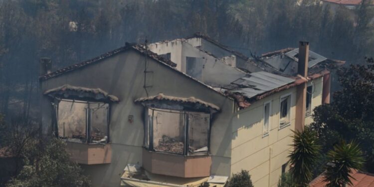 Απαλλαγή από τον ΕΝ.Φ.Ι.Α. για τρία έτη στις περιοχές που επλήγησαν από τις φωτιές