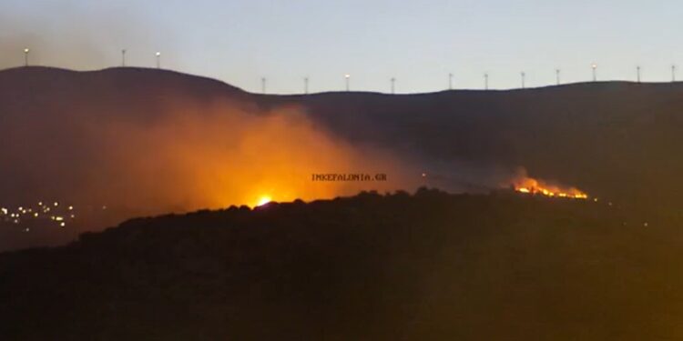 Φωτιά στην Κεφαλονιά – «Υπό έλεγχο, μόνο μικρές αναζωπυρώσεις», λέει ο πρόεδρος της Κοινότητας Φαρακλάτων