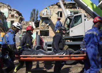 Ουκρανία: «Πετύχαμε τους στόχους μας» λέει το ρωσικό υπουργείο Άμυνας – 14 νεκροί από επίθεση με 598 drones και 31 πυραύλους στο Κίεβο –  Ζημιές σε κτίριο της ΕΕ