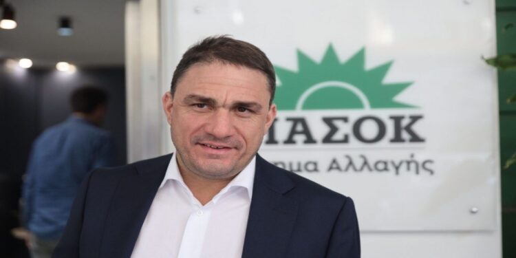 Τσουκαλάς: «Η κυβέρνηση έχει “εξαφανίσει” το καλοκαίρι για μεγάλη μερίδα του πληθυσμού»