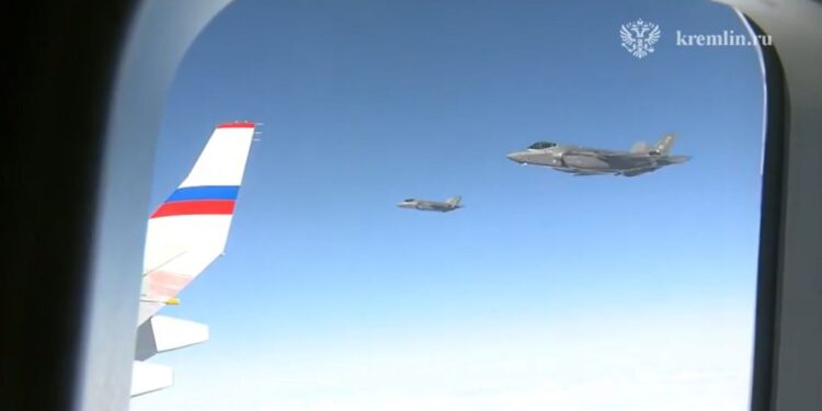 F-35 συνόδευσαν το αεροσκάφος του Πούτιν μετά την Αλάσκα