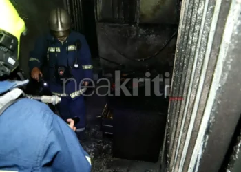 Αγωνία στην Κρήτη: Στο Θριάσιο με αεροδιακομιδή οι δύο εγκαυματίες της φωτιάς σε γήπεδο – Επιδεινώθηκε η υγεία τους (βίντεο)