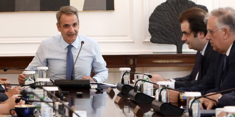 Μητσοτάκης: 12 παρεμβάσεις έτοιμες κατά της γραφειοκρατίας