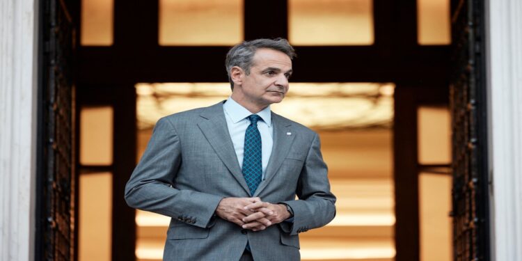 Politico κατά Μητσοτάκη για σκάνδαλο ΟΠΕΚΕΠΕ: «Μπλοκάρει έρευνα για υπουργούς που είναι ύποπτοι για παρατυπίες»