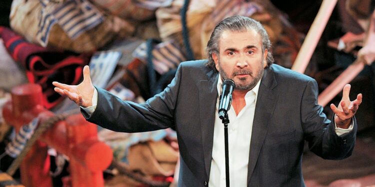 «Πάρε την Πόρσε να σβήσεις τη φωτιά» – Ανάρτηση κόλαφος κατά της κυβέρνησης από τον Λαζόπουλο