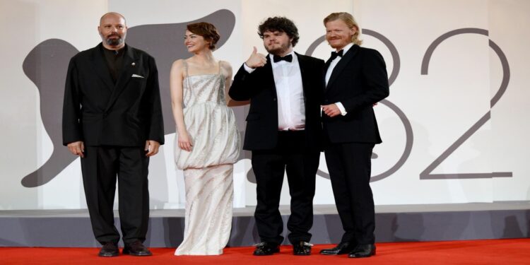 Φεστιβάλ Βενετίας: Αποθεώθηκε η «Bugonia» του Γιώργου Λάνθιμου – Τον χειροκροτούσαν 7 λεπτά