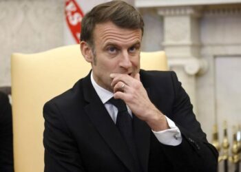 «Γκιλοτίνα» για τον Μακρόν η πολιτική ρευστότητα στην Γαλλία – Τα πιθανά και απίθανα σενάρια εάν εκπέσει ο Μπαϊρού