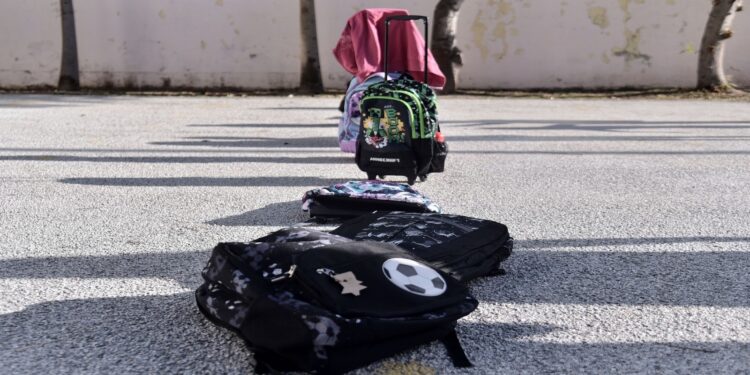 Πότε ανοίγουν τα σχολεία