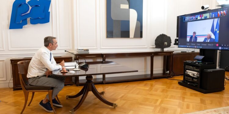 Ο «αυτοφωράκιας» της ΕΕ και ο... απομονωμένος Μητσοτάκης