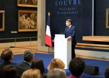 Πού… μετακομίζει η Μόνα Λίζα – Τι ανακοίνωσε ο Εμανουέλ Μακρόν