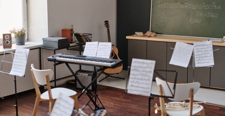 Μουσικά σχολεία: Ενισχύονται με νέα όργανα και εξοπλισμό