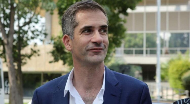 Πώς ο Μπακογιάννης άδειασε τον θείο του τον Μητσοτάκη