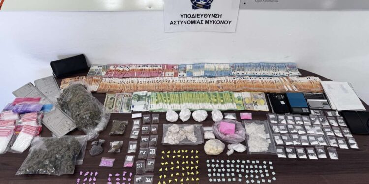 Μύκονος: Συλλήψεις διακινητών με «πακέτο» σκληρών ναρκωτικών