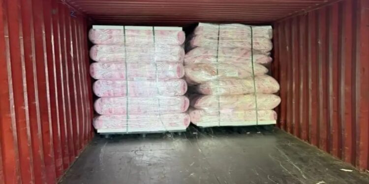 Πάνω από μισός τόνος κάνναβης κατασχέθηκε στο λιμάνι του Πειραιά