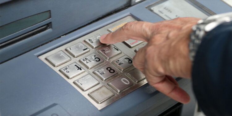 Συνταξιούχοι: Ποιοι θα λάβουν το επίδομα των 250 ευρώ