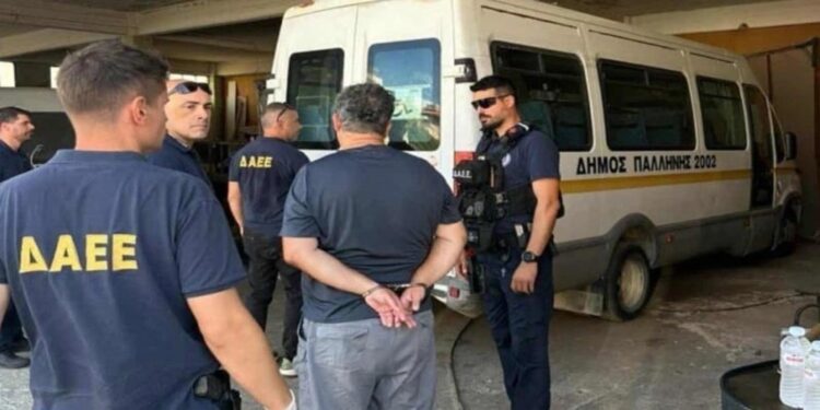 Παλλήνη: Στον ανακριτή σήμερα ο δημοτικός υπάλληλος που συνελήφθη για τέσσερις εμπρησμούς