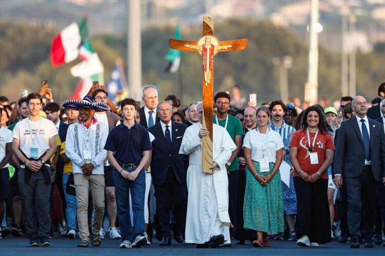 Ιταλία: Στάρ ο Πάπας – 1.000.000 νέοι τον υποδέχθηκαν στα περίχωρα της Ρώμης