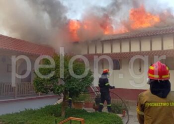 Φωτιά στην Αχαΐα: Καίγεται η Ιερά Μονή Αγίου Νικολάου