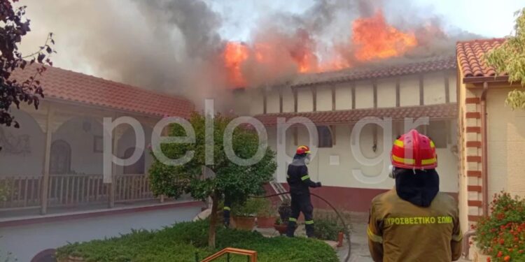 Φωτιά στην Αχαΐα: Καίγεται η Ιερά Μονή Αγίου Νικολάου