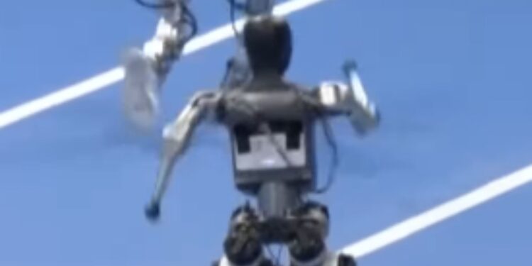 Πεκίνο: Οι πρώτοι παγκόσμιοι αγώνες με ανθρωποειδή ρομπότ (βίντεο)