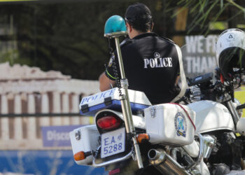 Τσαντάκιας πήγε να κλέψει άνδρα στην Ακρόπολη και κατέληξε στο νοσοκομείο με βαριές κακώσεις