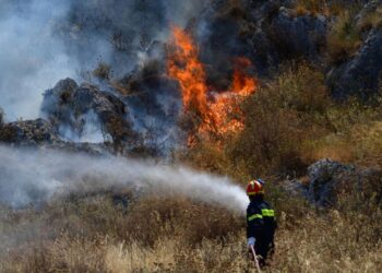 Καιρός: Στο «κόκκινο» 6 περιοχές για ενδεχόμενο πυρκαγιάς τα επόμενα 24ωρα