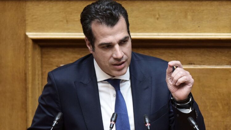 Πυρ ομαδόν από την αντιπολίτευση για το μεταναστευτικό – Χωρίς πυξίδα δικαίου