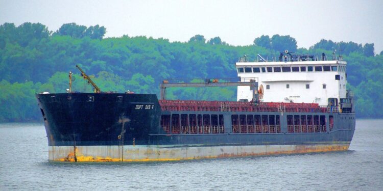 Η Ουκρανία έπληξε ρωσικό λιμάνι στο Αστραχάν – Λίγες ώρες πριν από τη συνάντηση Τραμπ – Πούτιν στην Αλάσκα