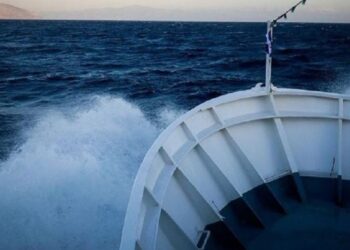 Μπλακάουτ έφερε ακυβερνησία στο ΙΟΝΙS – Πλέει με 183 επιβάτες και μία μηχανή