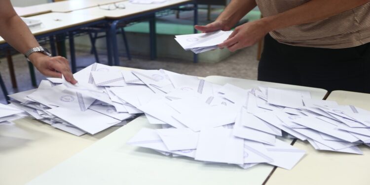 Δημοσκόπηση βόμβα: Γκεμίζεται η Νέα Δημοκρατία – Στα τάρταρα η καταλληλότητα Μητσοτάκη – Έκπληξη ο Τσίπρας