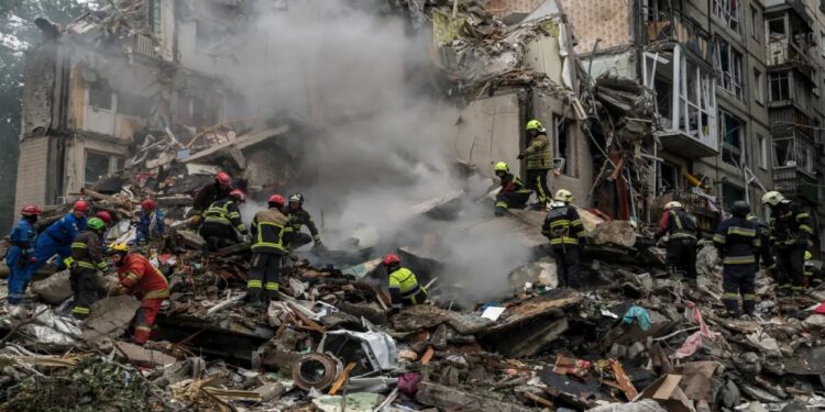 Τρεις νεκροί σε βομβαρδισμούς της Ρωσίας στην Ουκρανία