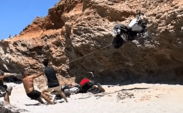 Κάρυστος: Ασυνείδητος οδηγός έκανε όπισθεν και πέταξε σε γκρεμό τρεις μοτοσυκλέτες