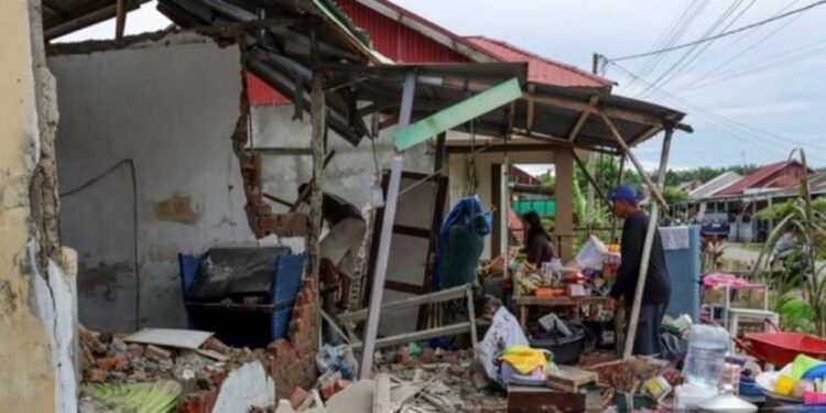 Ισχυρός σεισμός άνω των 6 Ρίχτερ στην Ινδονησία