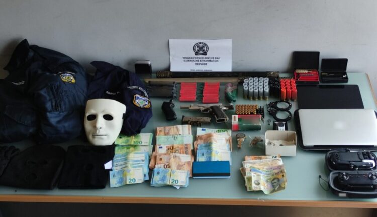 Ταύρος: Συνελήφθη 38χρονος για ενδοοικογενειακή βία – Κατασχέθηκαν πάνω από €8.000, κροτίδες και σπαθί