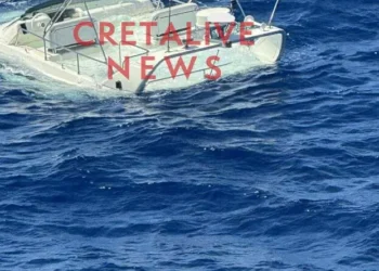 Ποιος είναι ο ποινικολόγος – ιδιοκτήτης του σκάφους που έπεσε σε ξέρα στην Σαντορίνη