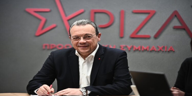 Φάμελλος: «Μόνιμη μείωση του ΦΠΑ, 13ος και 14ος μισθός για τους δημοσίους υπαλλήλους»