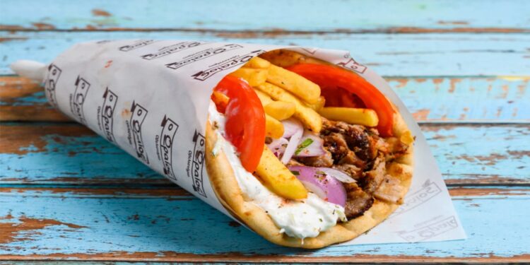«Έσπασε το φράγμα» των 6 ευρώ το σουβλάκι