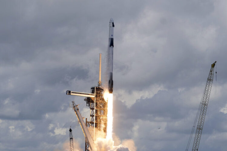 SpaceX: Σε μόλις 15 ώρες έφτασαν οι αστροναύτες στον Διεθνή Διαστημικό σταθμό – Το ρεκόρ ωστόσο παραμένει στην Ρωσία