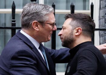 Στην Ντάουνινγκ Στριτ τετ α τετ Στάρμερ – Ζελένσκι