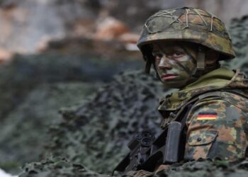 Μόλις ο ένας στους έξι Γερμανούς δηλώνει πως θα πολεμούσε για να υπερασπιστεί τη χώρα του