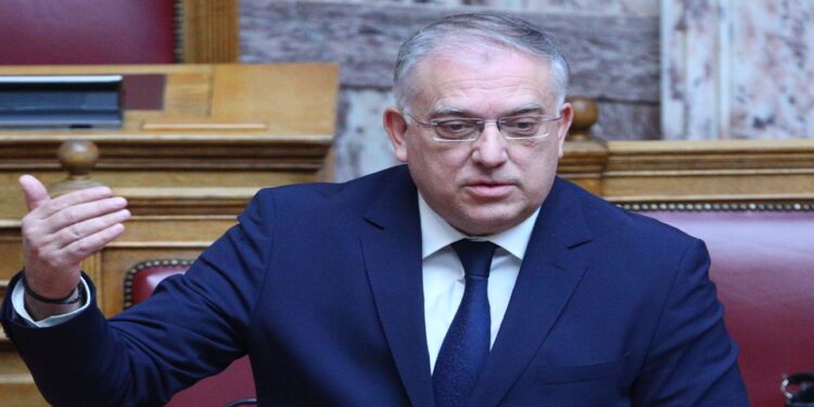 Τάκης Θεοδωρικάκος: «Σταθερές οι τιμές στα σχολικά είδη»