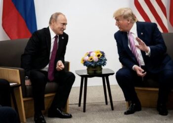 Ο Τραμπ εκβιάζει τον Πούτιν για εξελίξεις: Από το μαστίγιο των κυρώσεων, στο καρότο της συνάντησης