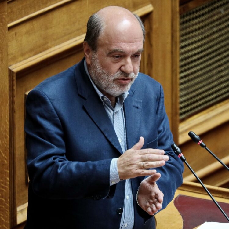 Αλεξιάδης για Βεσυρόπουλο: Είχα νιώσει αδιαθεσία στη Βουλή και μού τηλεφωνούσε κάθε μέρα