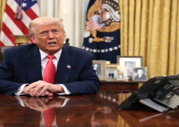 Ο Τραμπ θέλει να φτιάξει το «προφίλ αγίου» με τη συμφωνία ειρήνης στην Ουκρανία – Θα κάτσουν τελικά στο ίδιο τραπέζι ο Βλάντιμιρ με τον Βολοντίμιρ;