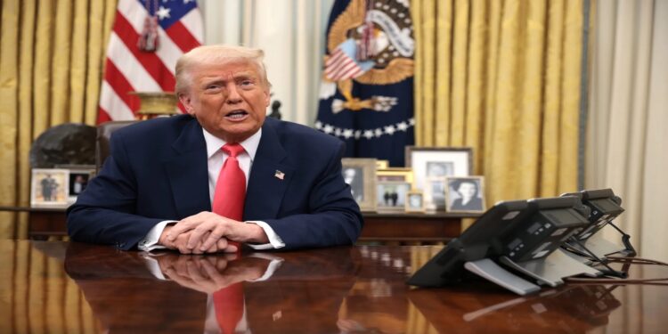 Ο Τραμπ θέλει να φτιάξει το «προφίλ αγίου» με τη συμφωνία ειρήνης στην Ουκρανία – Θα κάτσουν τελικά στο ίδιο τραπέζι ο Βλάντιμιρ με τον Βολοντίμιρ;