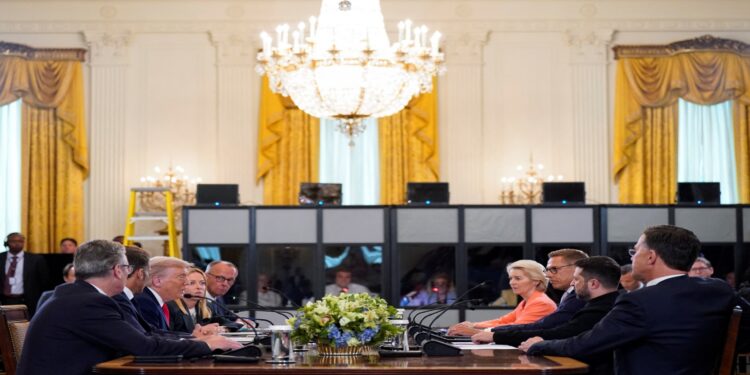 Politico: Πώς οι Ευρωπαίοι προσπαθούν να αποκαλύψουν την «μπλόφα» Πούτιν στον Τραμπ