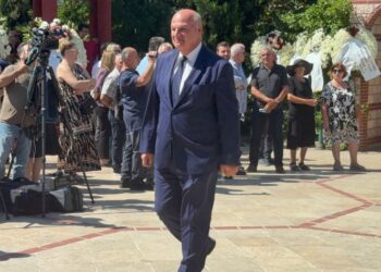 Το ύστατο χαίρε στον Απόστολο Βεσυρόπουλο – Μητσοτάκης: «Έφυγε το καλύτερο παιδί» (φωτό)