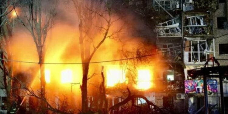 Ουκρανία: Νέοι ρωσικοί βομβαρδισμοί με έναν νεκρό και 22 τραυματίες – Ανάμεσά τους τρία παιδιά