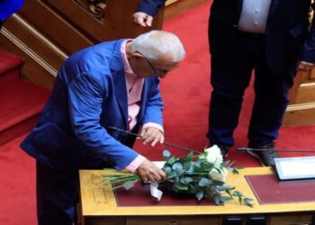 Βουλή: Ενός λεπτού σιγή για τον Απόστολο Βεσυρόπουλο